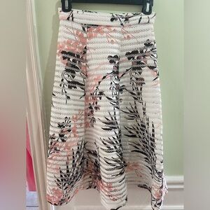 5/$30 Le chateau formal skirt ❤️